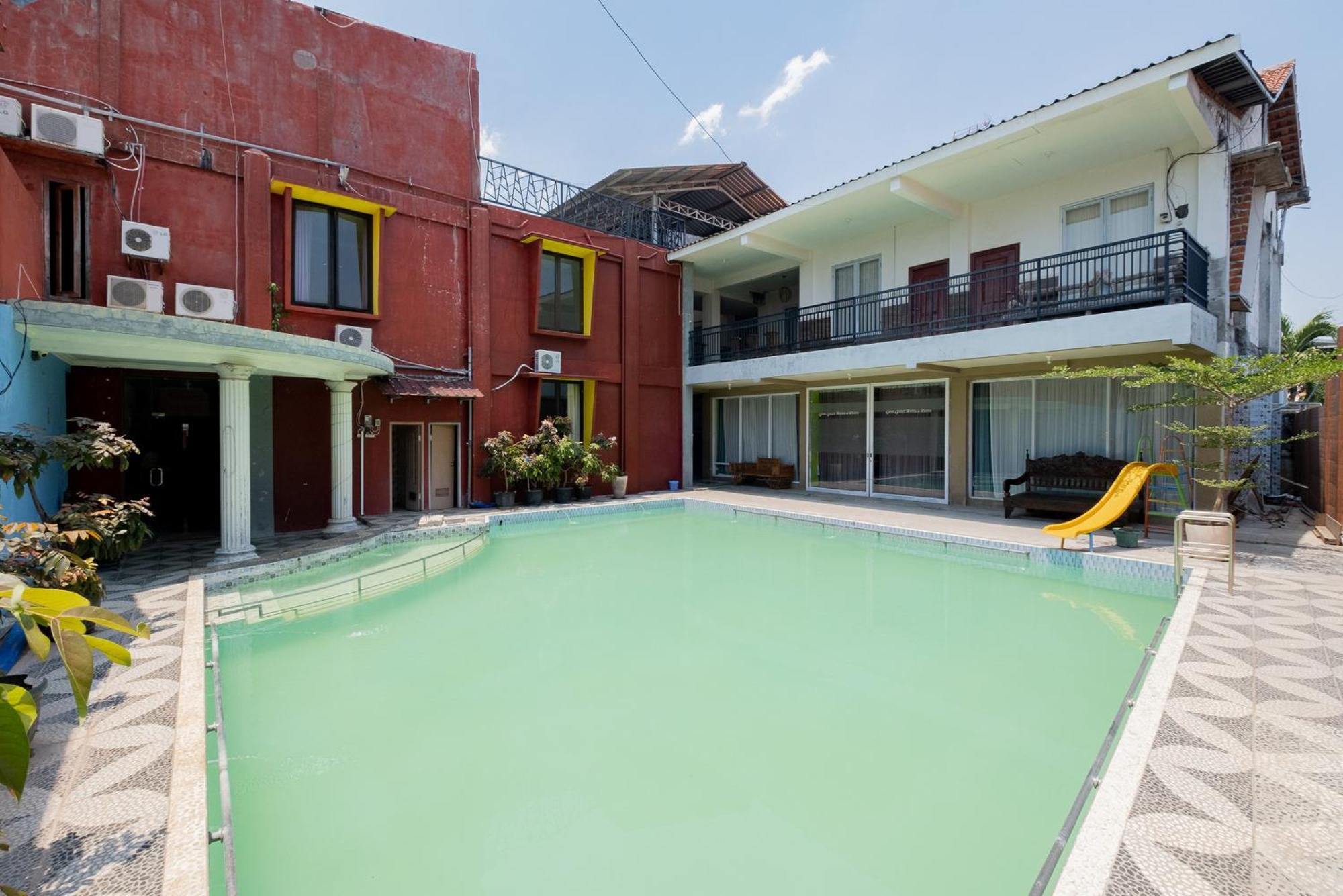 Reddoorz Syariah At Jalan Sunan Giri Tuban Tuban  Екстериор снимка