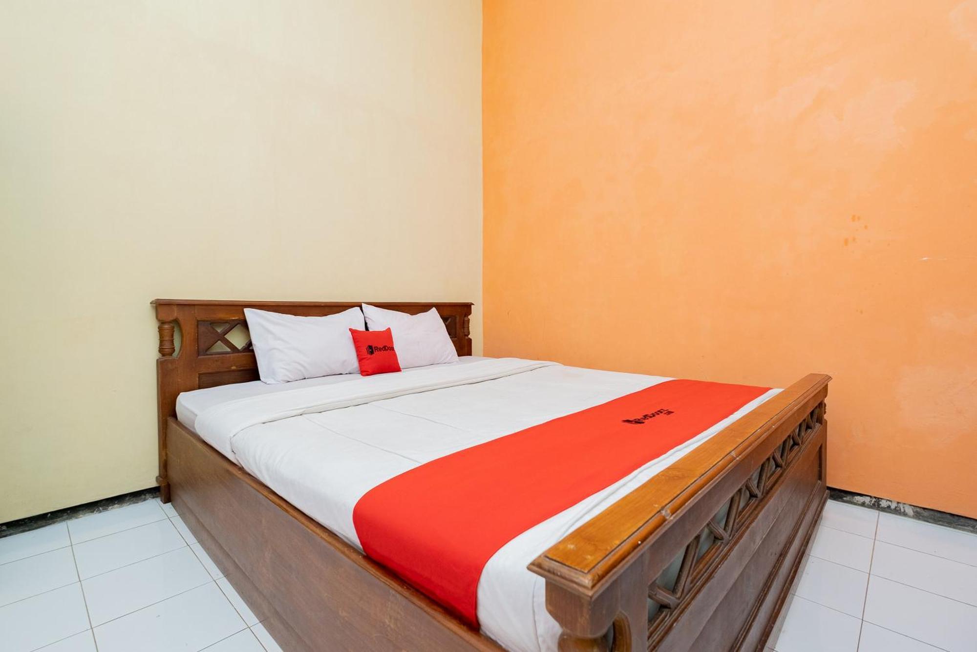 Reddoorz Syariah At Jalan Sunan Giri Tuban Tuban  Екстериор снимка
