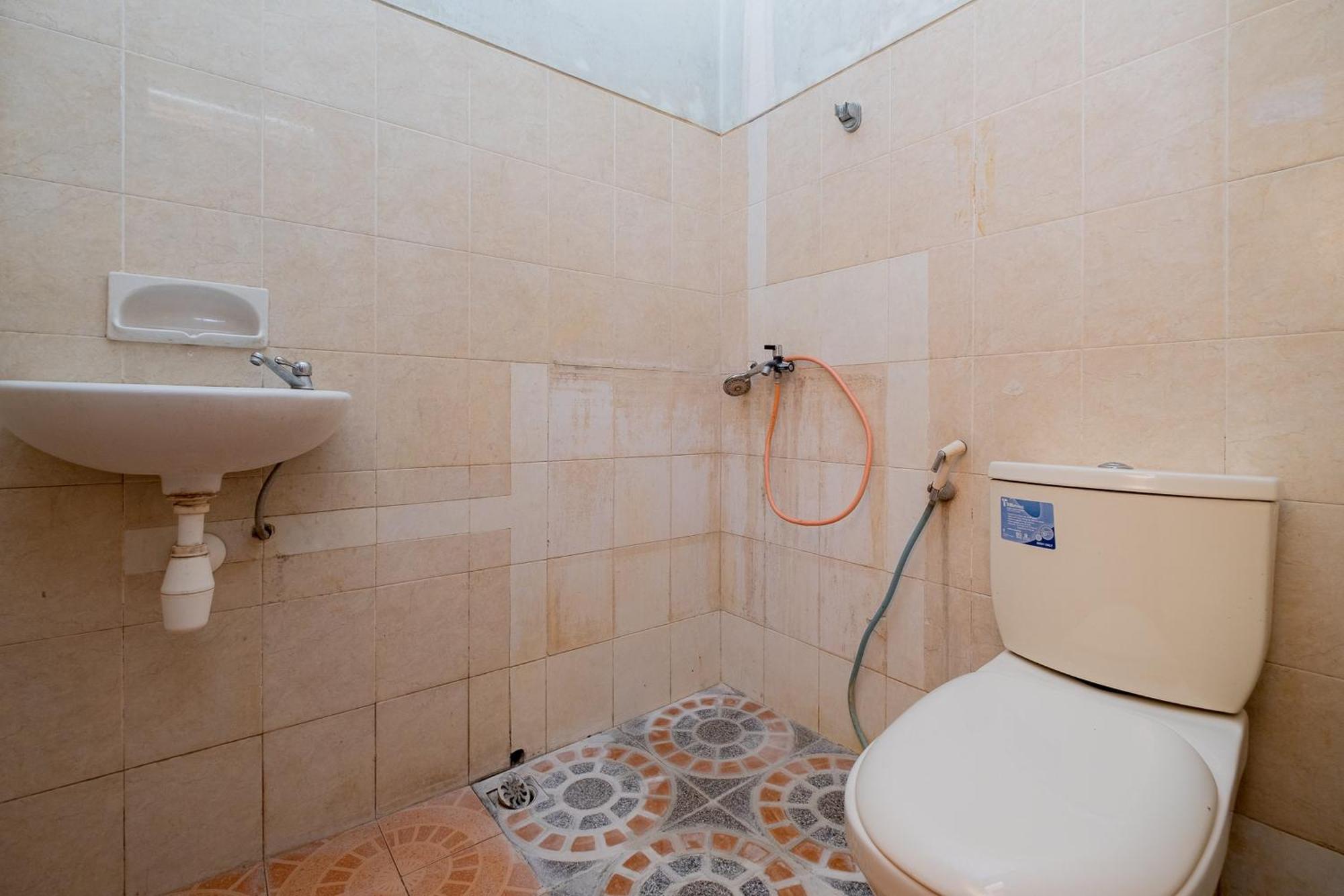 Reddoorz Syariah At Jalan Sunan Giri Tuban Tuban  Екстериор снимка
