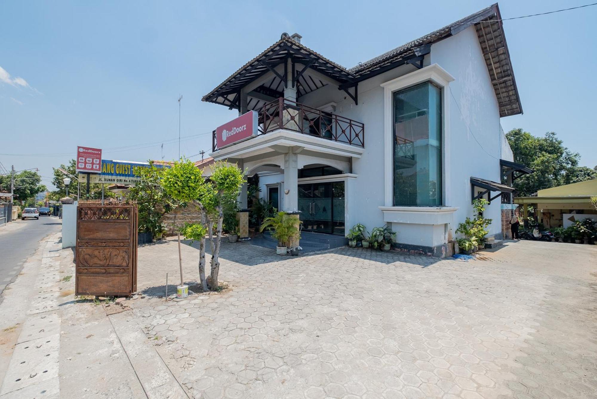 Reddoorz Syariah At Jalan Sunan Giri Tuban Tuban  Екстериор снимка