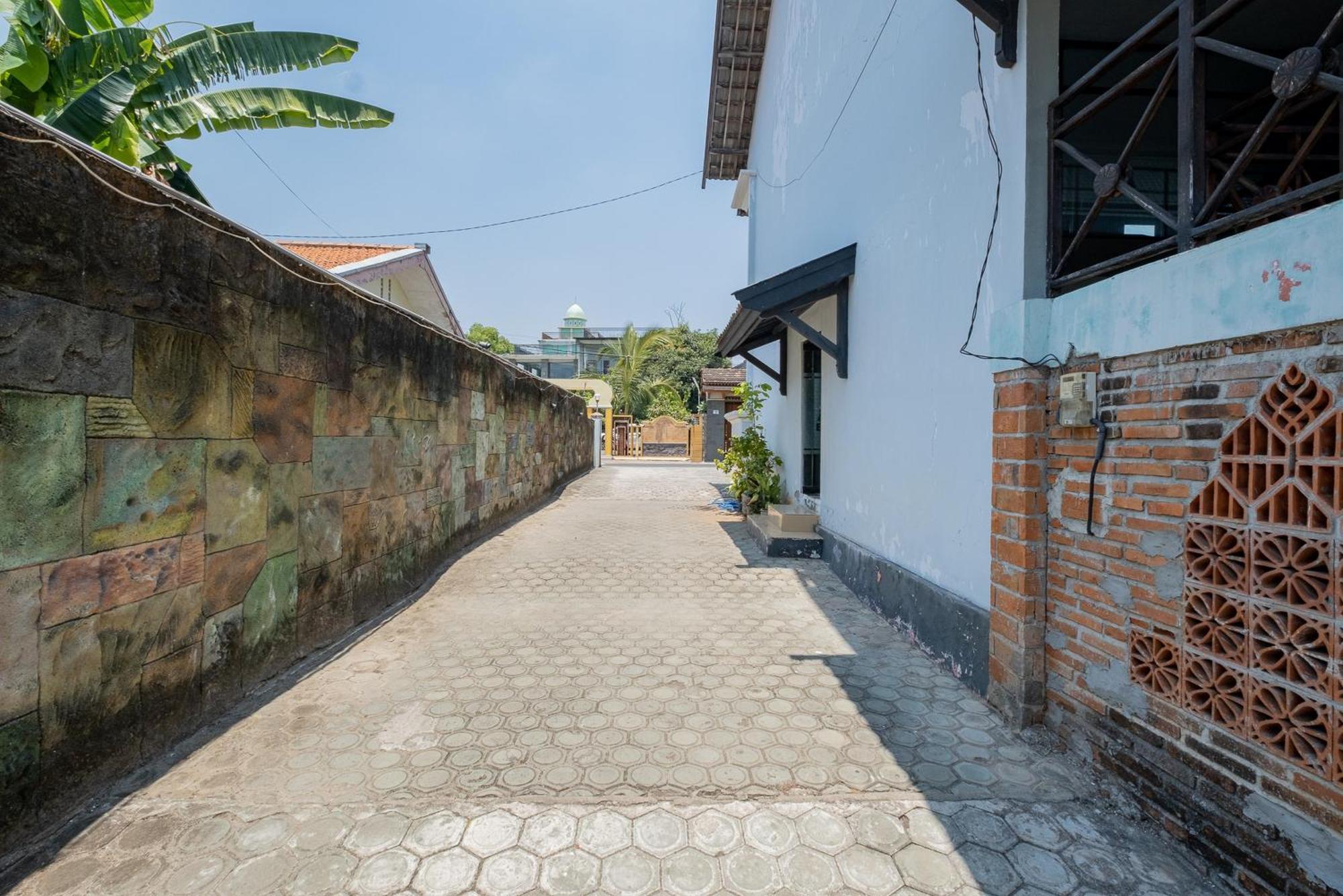 Reddoorz Syariah At Jalan Sunan Giri Tuban Tuban  Екстериор снимка