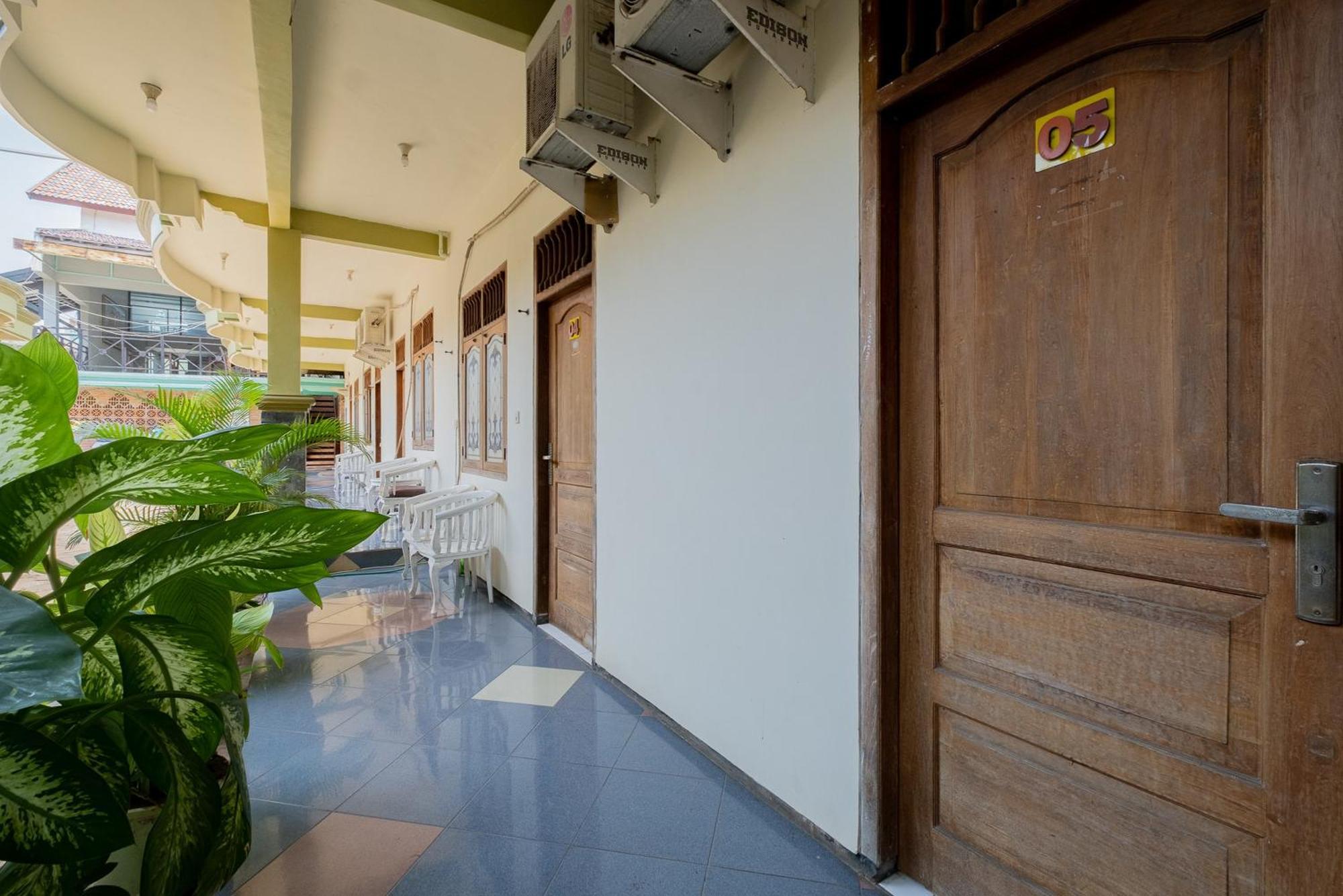Reddoorz Syariah At Jalan Sunan Giri Tuban Tuban  Екстериор снимка